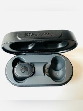 Skullcandy Black True Wireless Earbud Charging Case Bottom Panel